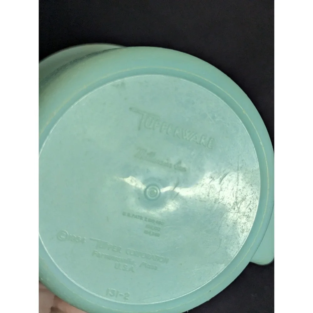 vintage Tupperware 40oz millionaire lime milk pitcher creamer 131-2 USA made‎